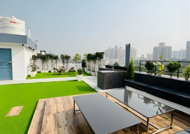 Housiify Skyline Retreat
